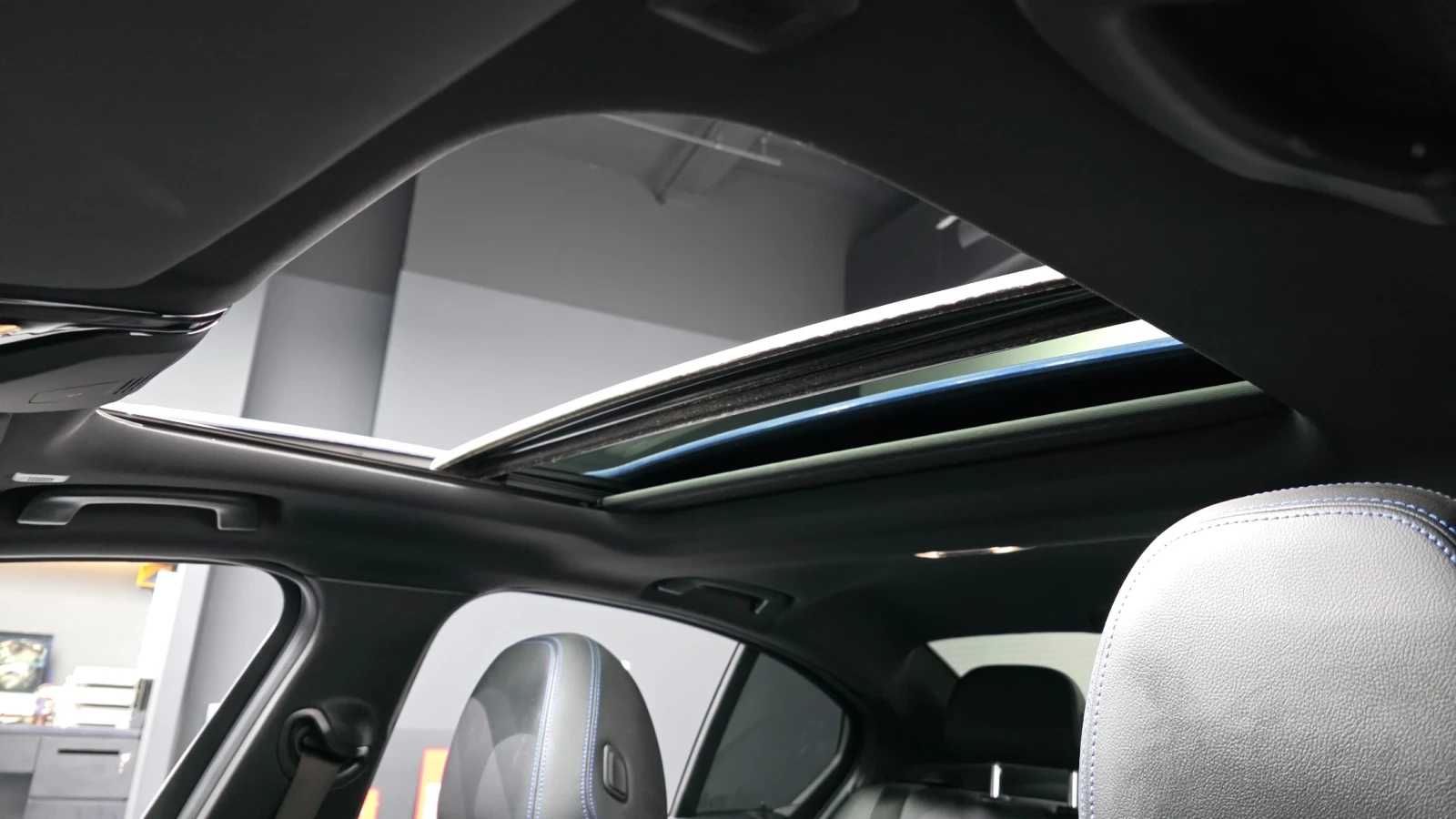 BMW 320 i M Sport | Panorama | 360 Camera | Distronic, снимка 13 - Автомобили и джипове - 54521624