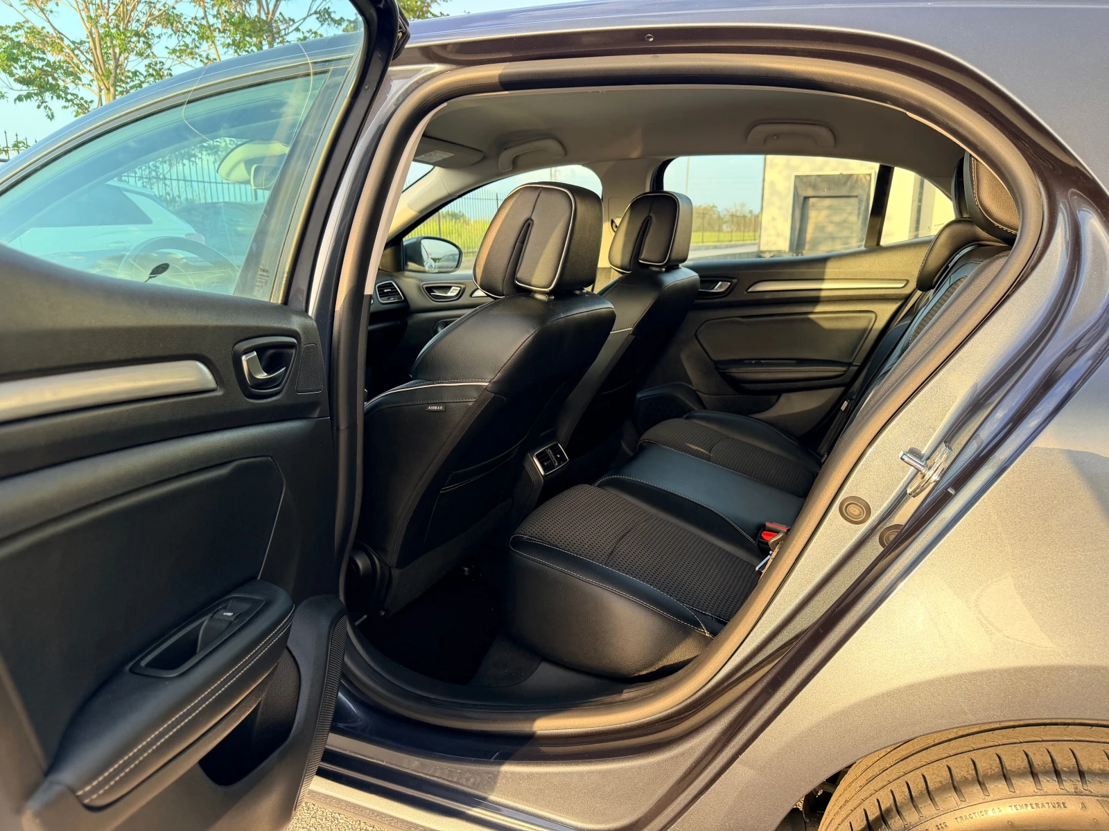 Renault Megane 1.5DCI NAVI AUTOMAT FULLL, снимка 11 - Автомобили и джипове - 54742586