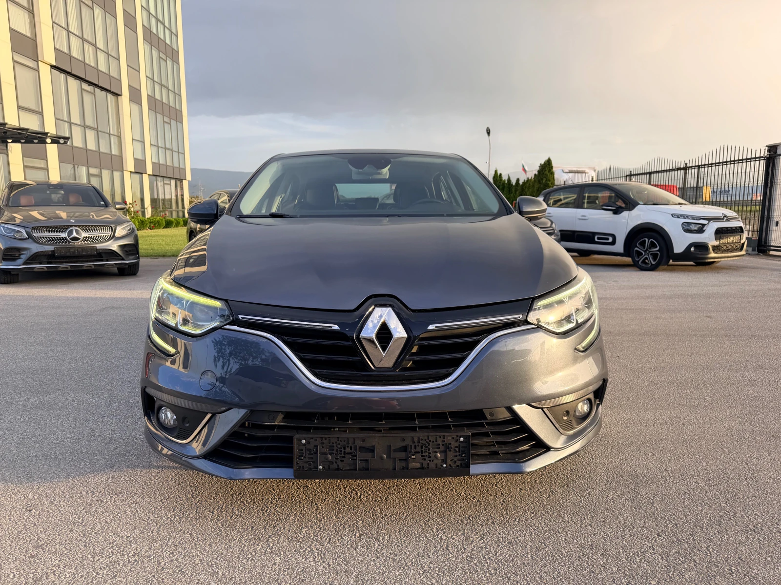 Renault Megane 1.5DCI NAVI AUTOMAT FULLL, снимка 8 - Автомобили и джипове - 54742586