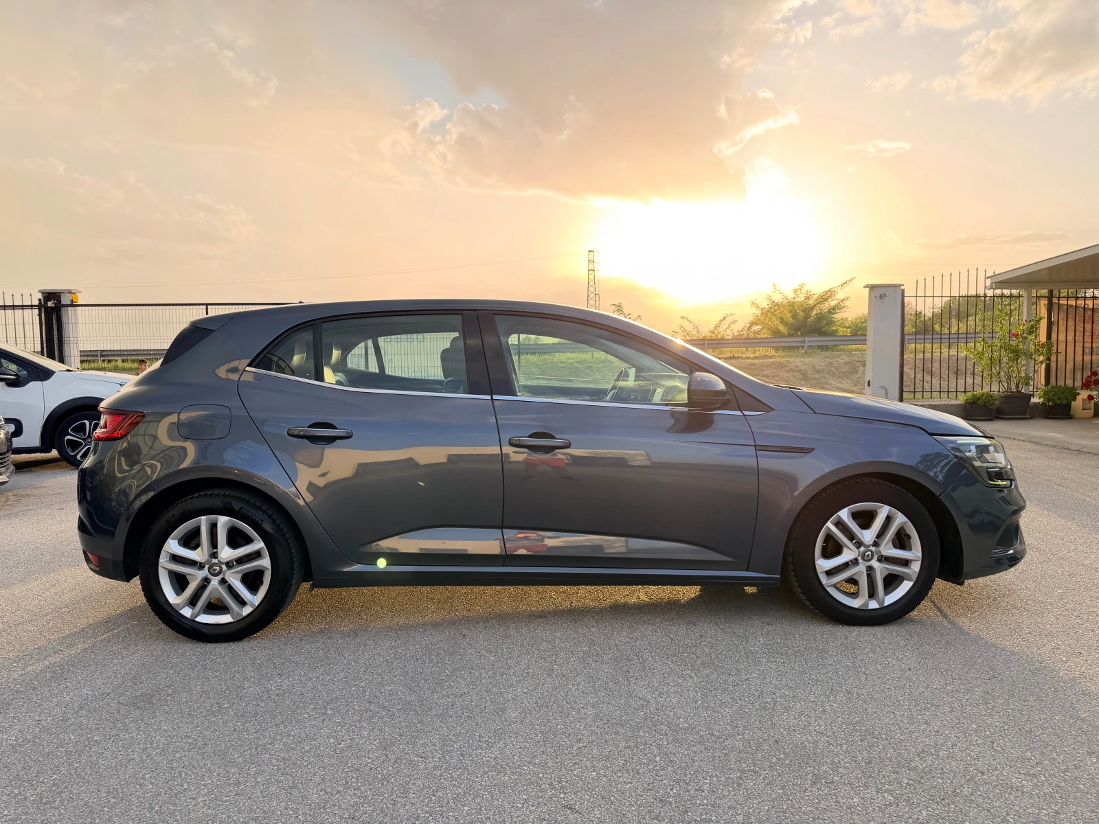 Renault Megane 1.5DCI NAVI AUTOMAT FULLL, снимка 6 - Автомобили и джипове - 54742586