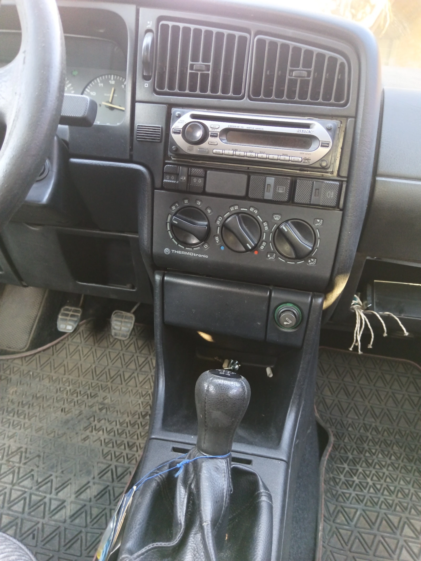 VW Passat 1.9td, снимка 7 - Автомобили и джипове - 54870683