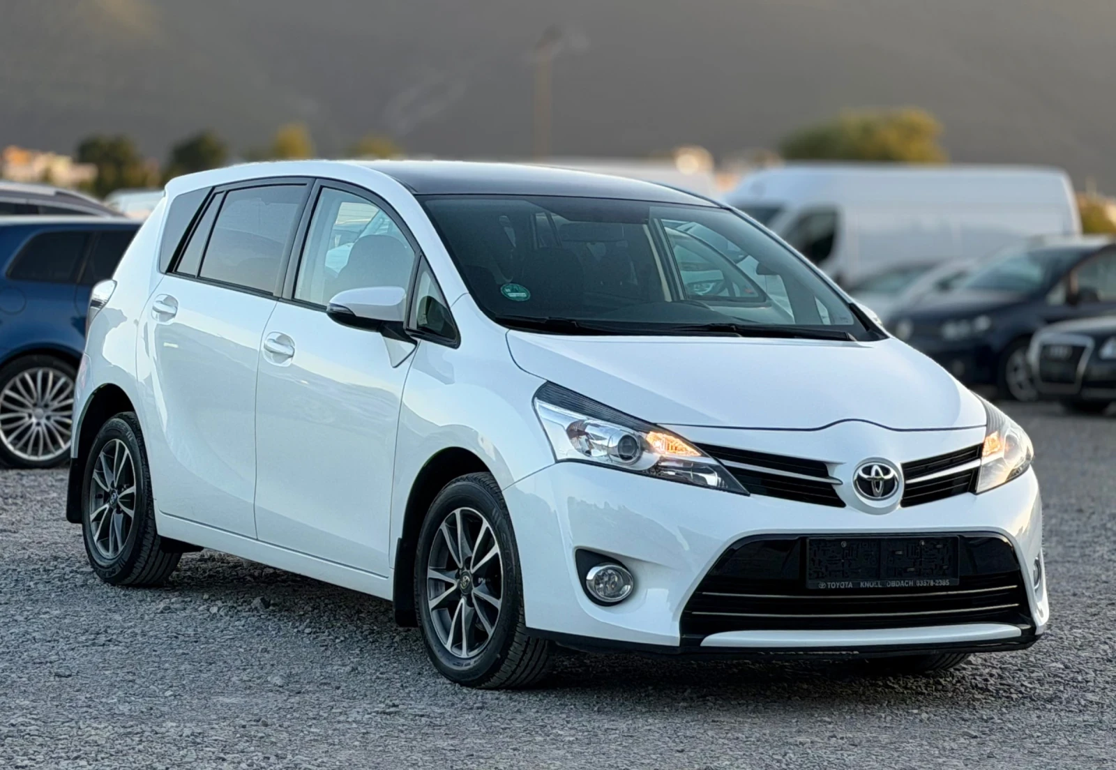Toyota Verso 2.0D-4D 126кс Панорама Камера Face-Lift, снимка 3 - Автомобили и джипове - 54976649