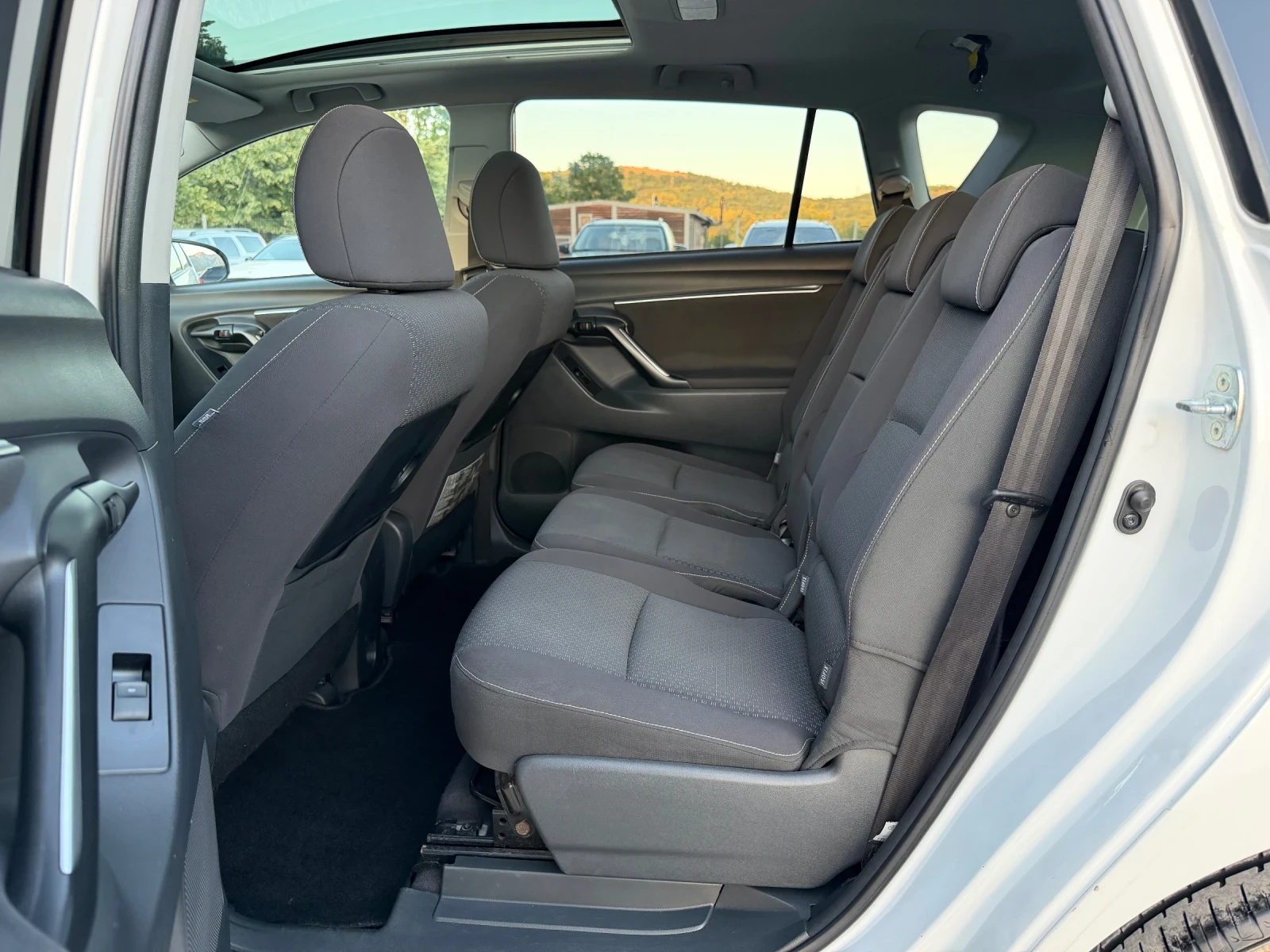 Toyota Verso 2.0D-4D 126кс Панорама Камера Face-Lift, снимка 14 - Автомобили и джипове - 54976649