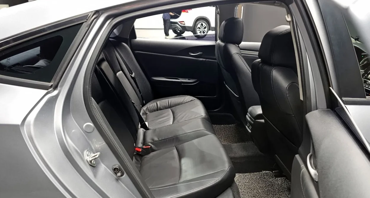 Honda Civic 2.0 Бензин, снимка 10 - Автомобили и джипове - 55141204
