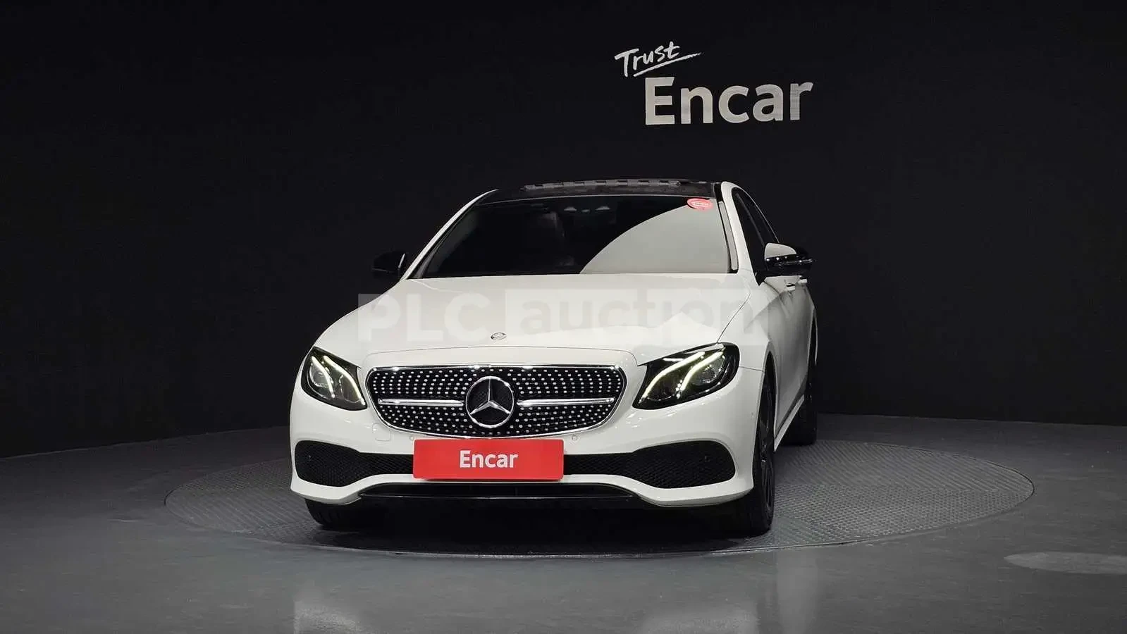 Mercedes-Benz E 220 AVANGARD HEAD UP/BURMESTER 4D/PANORAMA/360CAM/, снимка 3 - Автомобили и джипове - 55310135