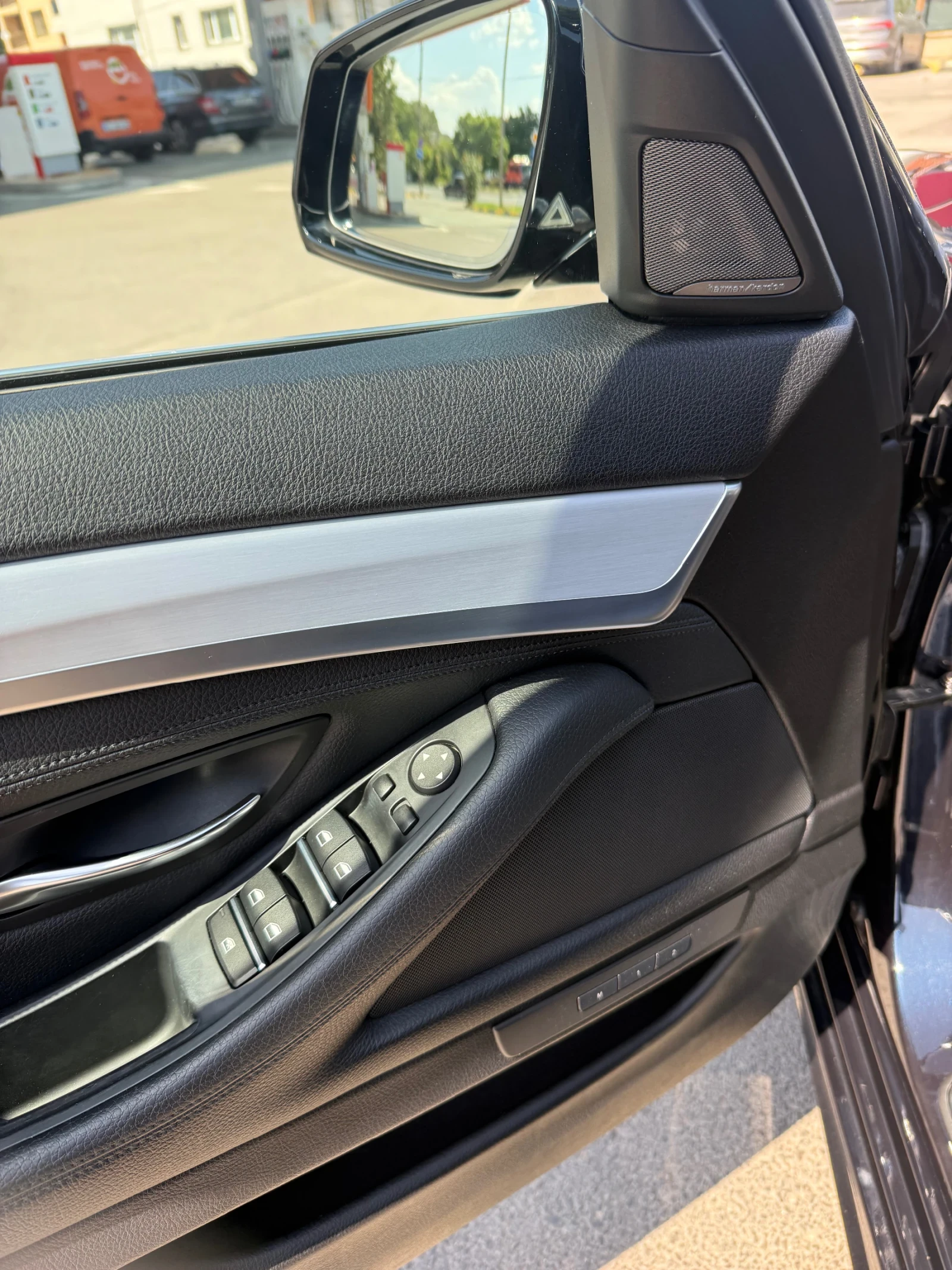 BMW 535 M-Paket/Full/Face/Като Нова!, снимка 11 - Автомобили и джипове - 55645997