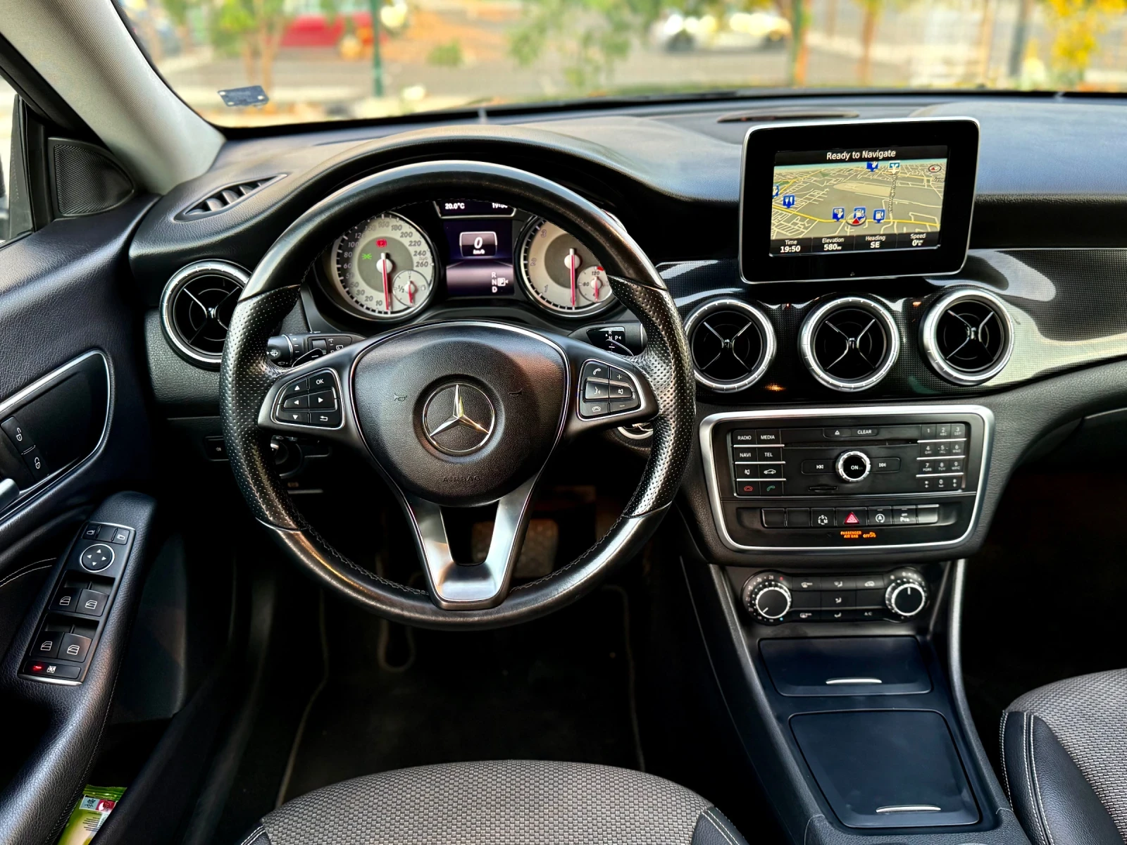 Mercedes-Benz CLA 200 Shooting Brake , снимка 11 - Автомобили и джипове - 55717556