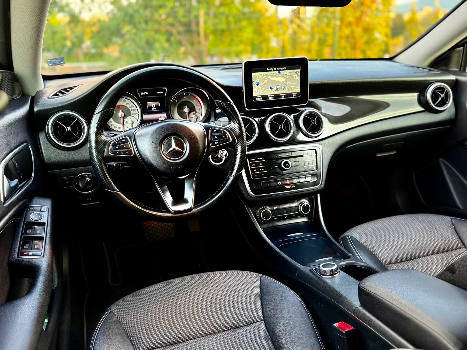 Mercedes-Benz CLA 200 Shooting Brake , снимка 9 - Автомобили и джипове - 55717556