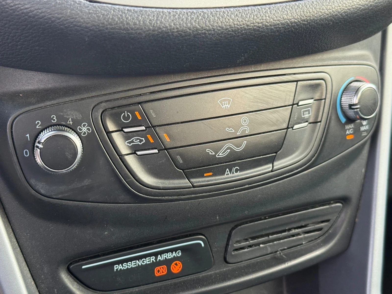 Ford B-Max 1.4i* 2015г* Ръчка* Топ Състояние* , снимка 17 - Автомобили и джипове - 55778596