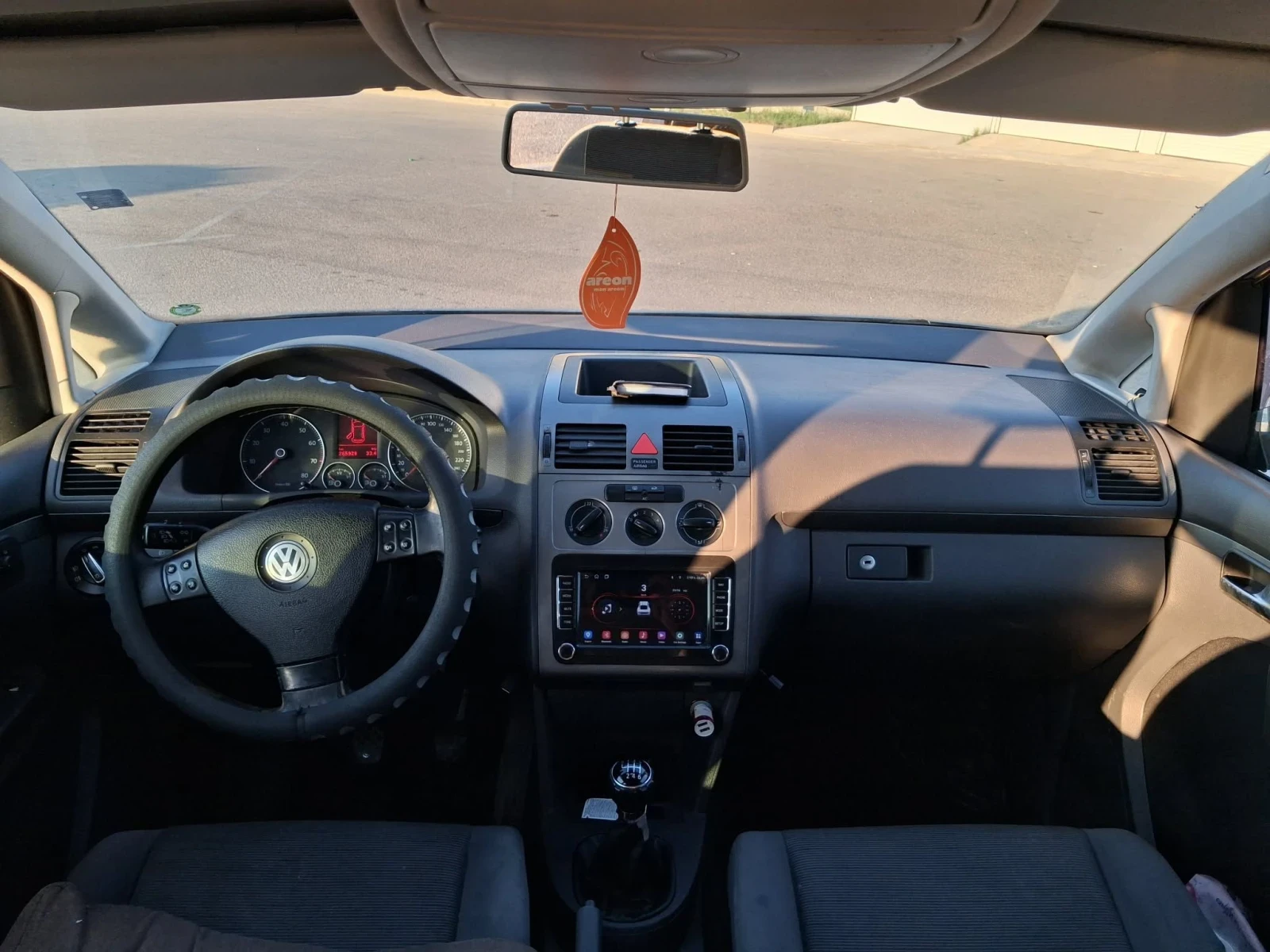 VW Touran, снимка 3 - Автомобили и джипове - 55971085