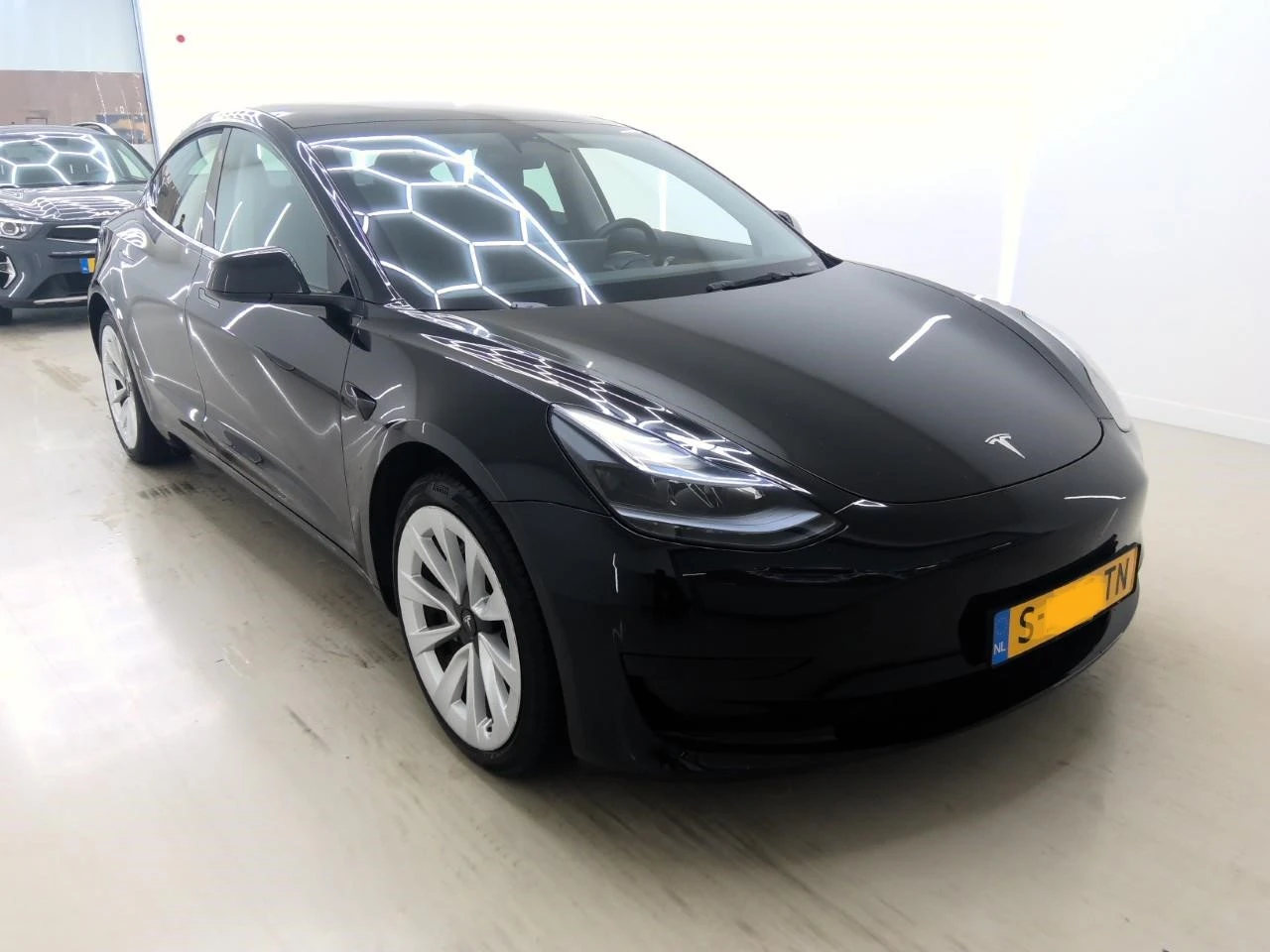 Tesla Model 3 SR LFP, снимка 2 - Автомобили и джипове - 56145963