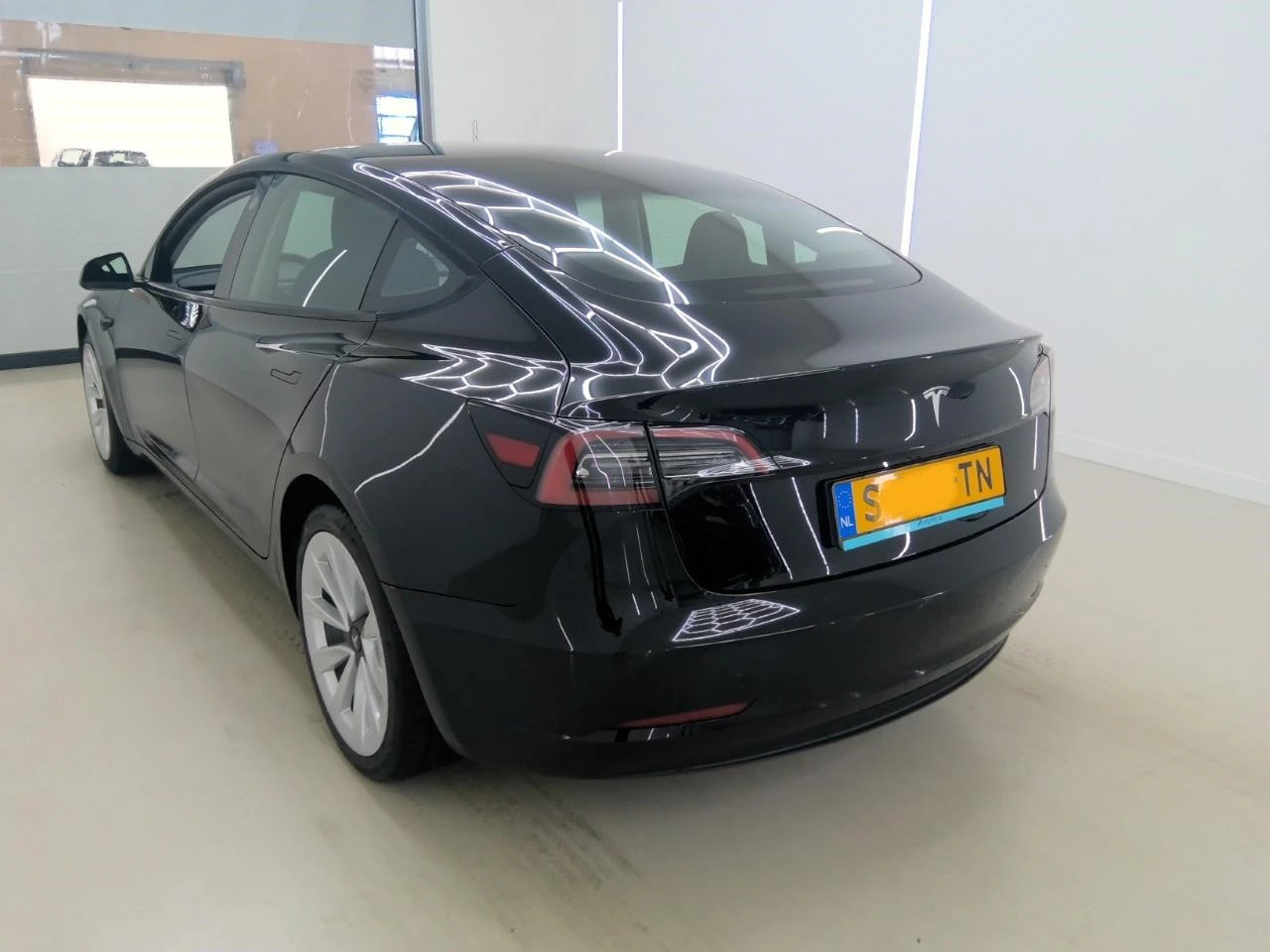 Tesla Model 3 SR LFP, снимка 3 - Автомобили и джипове - 56145963