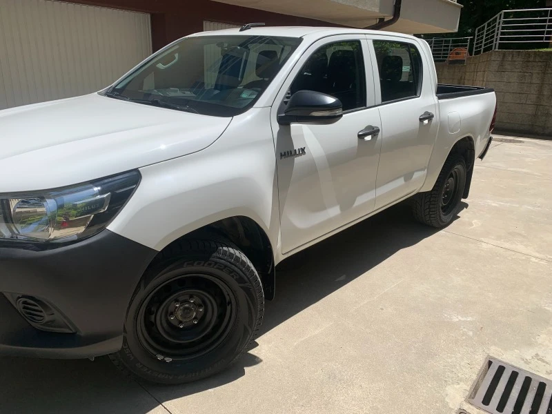 Toyota Hilux 2, 4 дизел, снимка 2 - Автомобили и джипове - 47147736