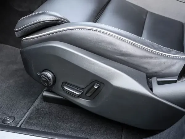 Volvo XC60 T8 Recharge AWD = Ultra Dark = Гаранция, снимка 5 - Автомобили и джипове - 54179300