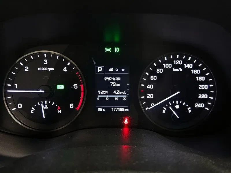 Hyundai Tucson DIESEL 1.7 2WD MODERN, снимка 8 - Автомобили и джипове - 55263627