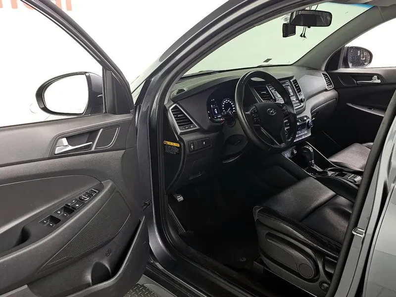 Hyundai Tucson DIESEL 1.7 2WD MODERN, снимка 10 - Автомобили и джипове - 55263627