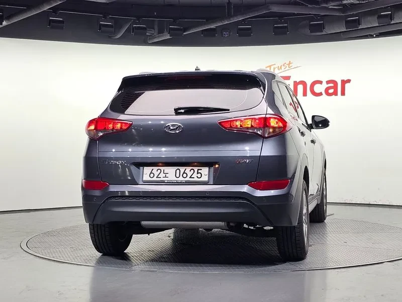 Hyundai Tucson DIESEL 1.7 2WD MODERN, снимка 4 - Автомобили и джипове - 55263627