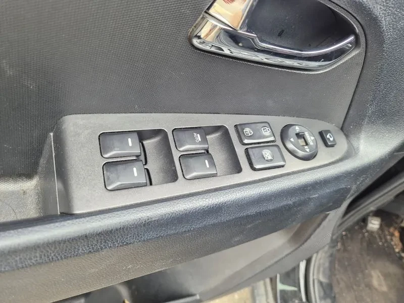 Kia Sportage R Diesel 2Wd Tlx Top-Of-The-Line Model, снимка 6 - Автомобили и джипове - 55784250