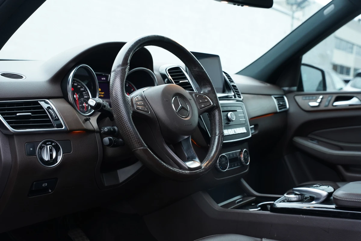 Mercedes-Benz GLE 400 4Matic* Sport-Pkg* H&K Sound* Brown Leather* Pano* - изображение 7