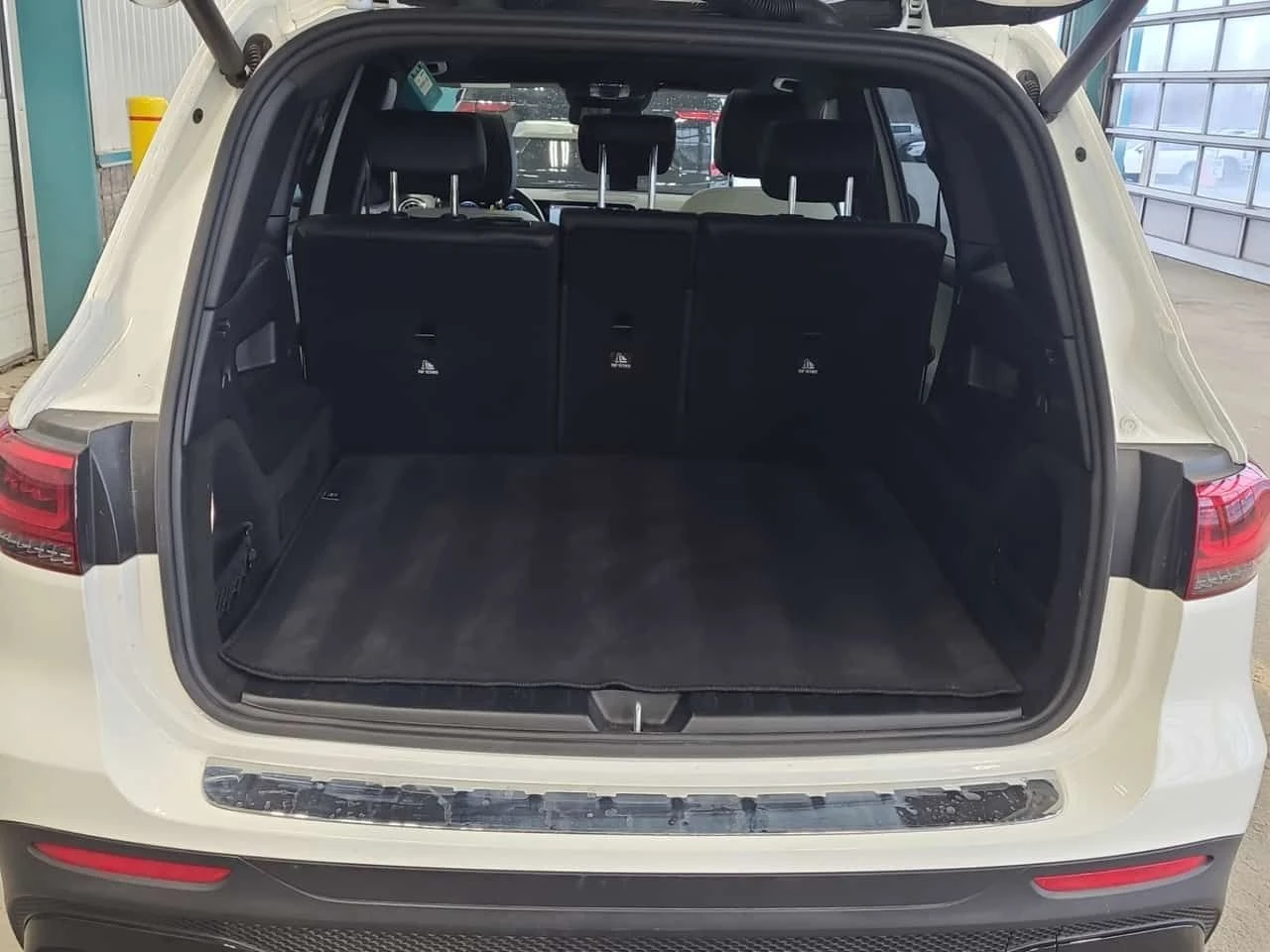 Mercedes-Benz GLB 250| 360 КАМЕРИ| АМБИЕНТ| ПАНОРАМА| 2 КЛЮЧА| , снимка 14 - Автомобили и джипове - 54163498