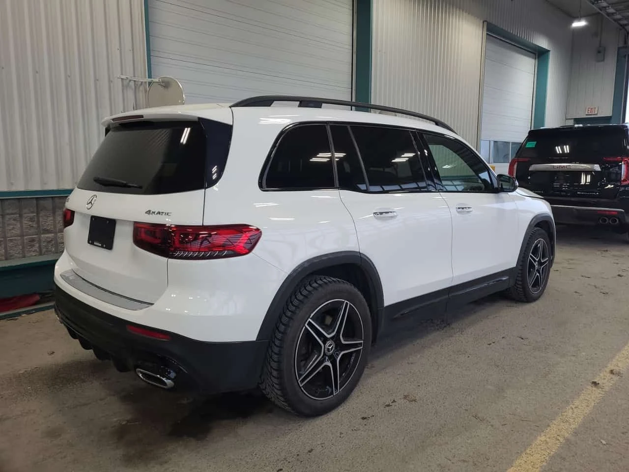 Mercedes-Benz GLB 250| 360 КАМЕРИ| АМБИЕНТ| ПАНОРАМА| 2 КЛЮЧА| , снимка 3 - Автомобили и джипове - 54163498