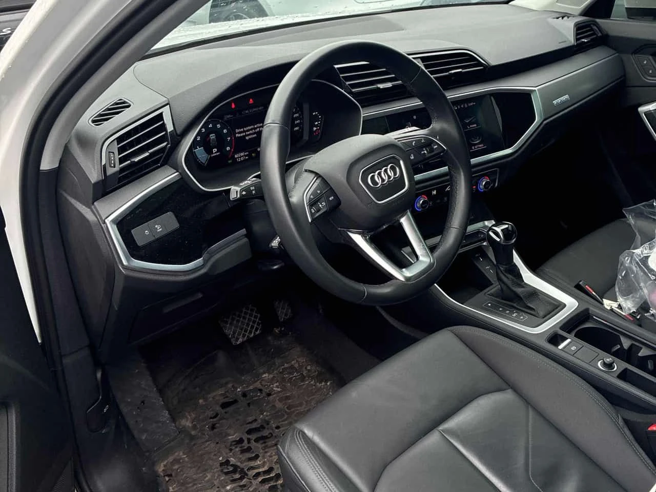 Audi Q3 PROGRESSIV| PANORAMA| 2 ЧИФТА ГУМИ| 2 КЛЮЧА , снимка 7 - Автомобили и джипове - 54386081