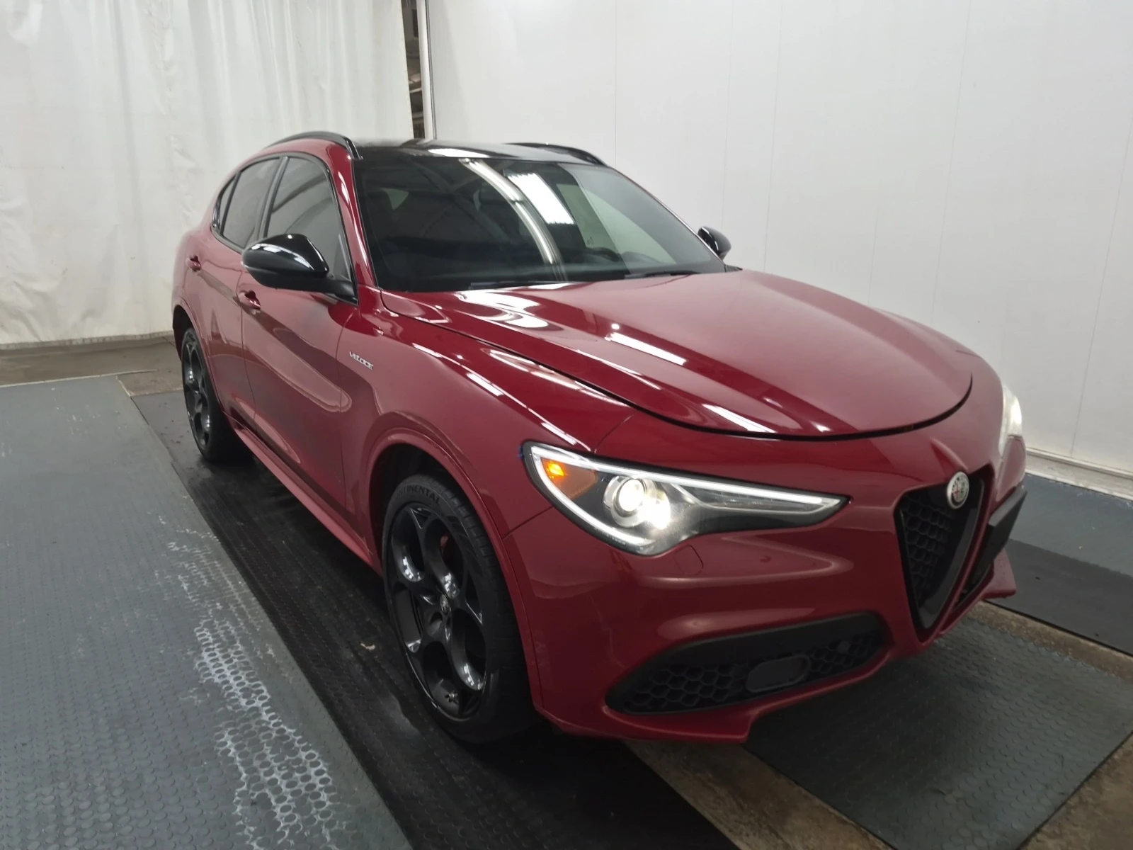 Alfa Romeo Stelvio VELOCE * 1 СОБСТВЕНИК * CARFAX * , снимка 2 - Автомобили и джипове - 54683575