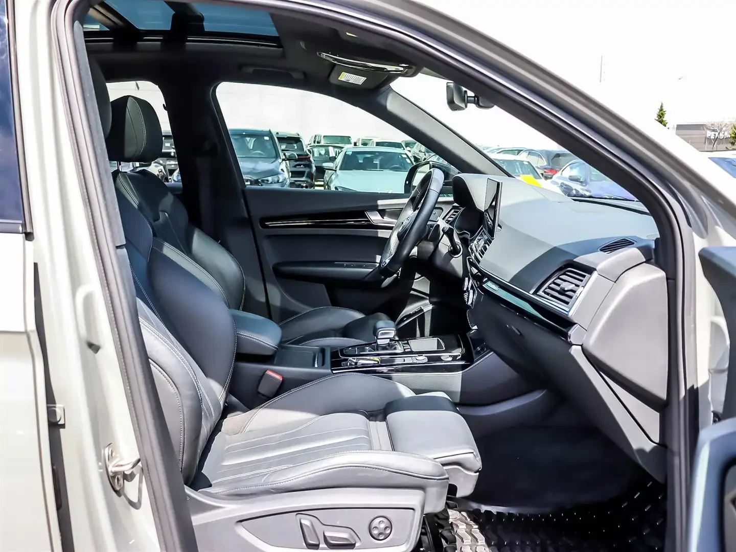 Audi Q5 45 TFSI/Progressiv/S Line Black Pckg/CARFAX, снимка 9 - Автомобили и джипове - 55101799