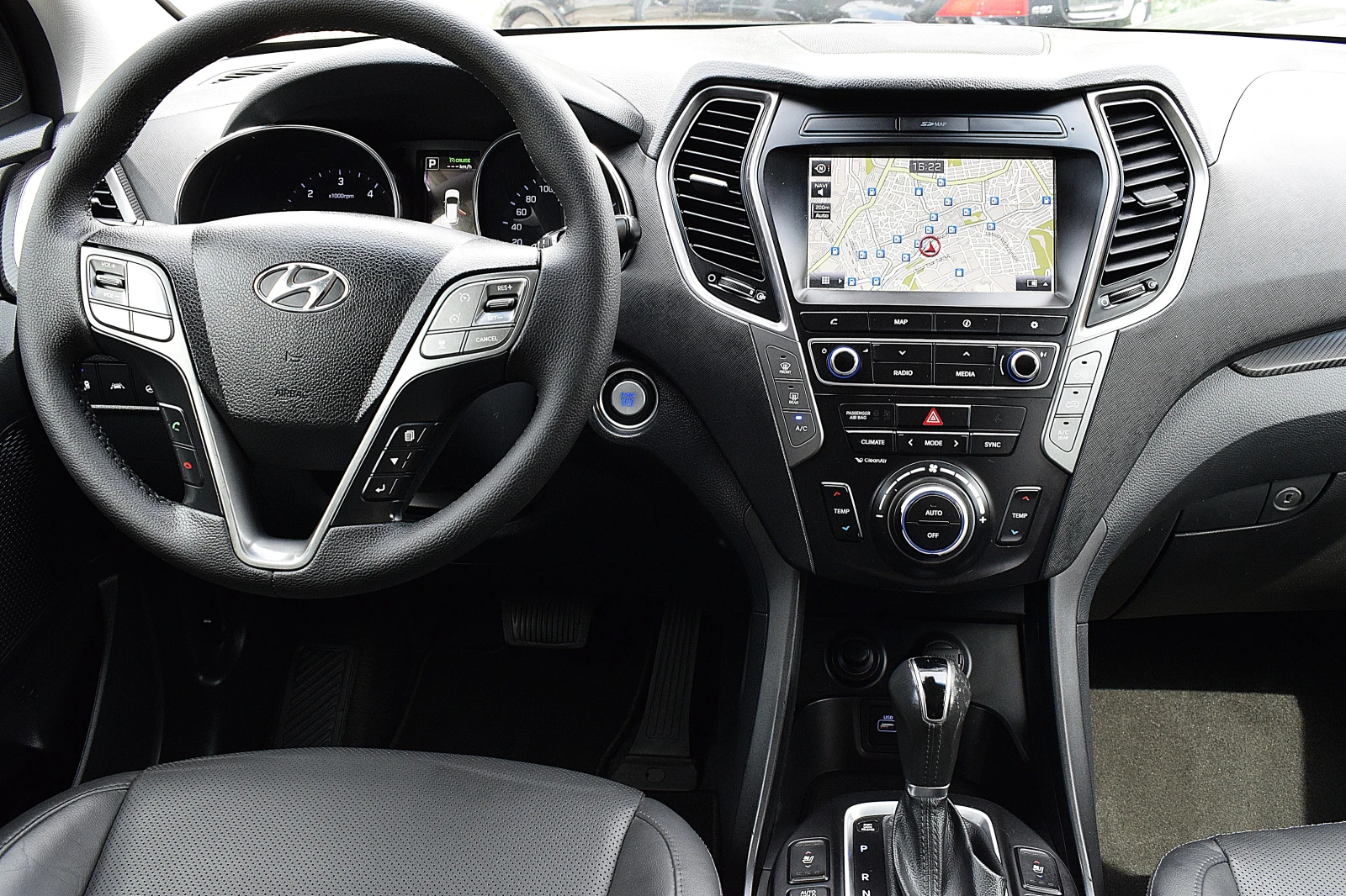 Hyundai Santa fe 2.2ШВЕЙЦАРИЯ-7МЕСТА/ДИСТРОНИК/КОЖА/НАВИ/LANE ASSIS, снимка 8 - Автомобили и джипове - 55317777