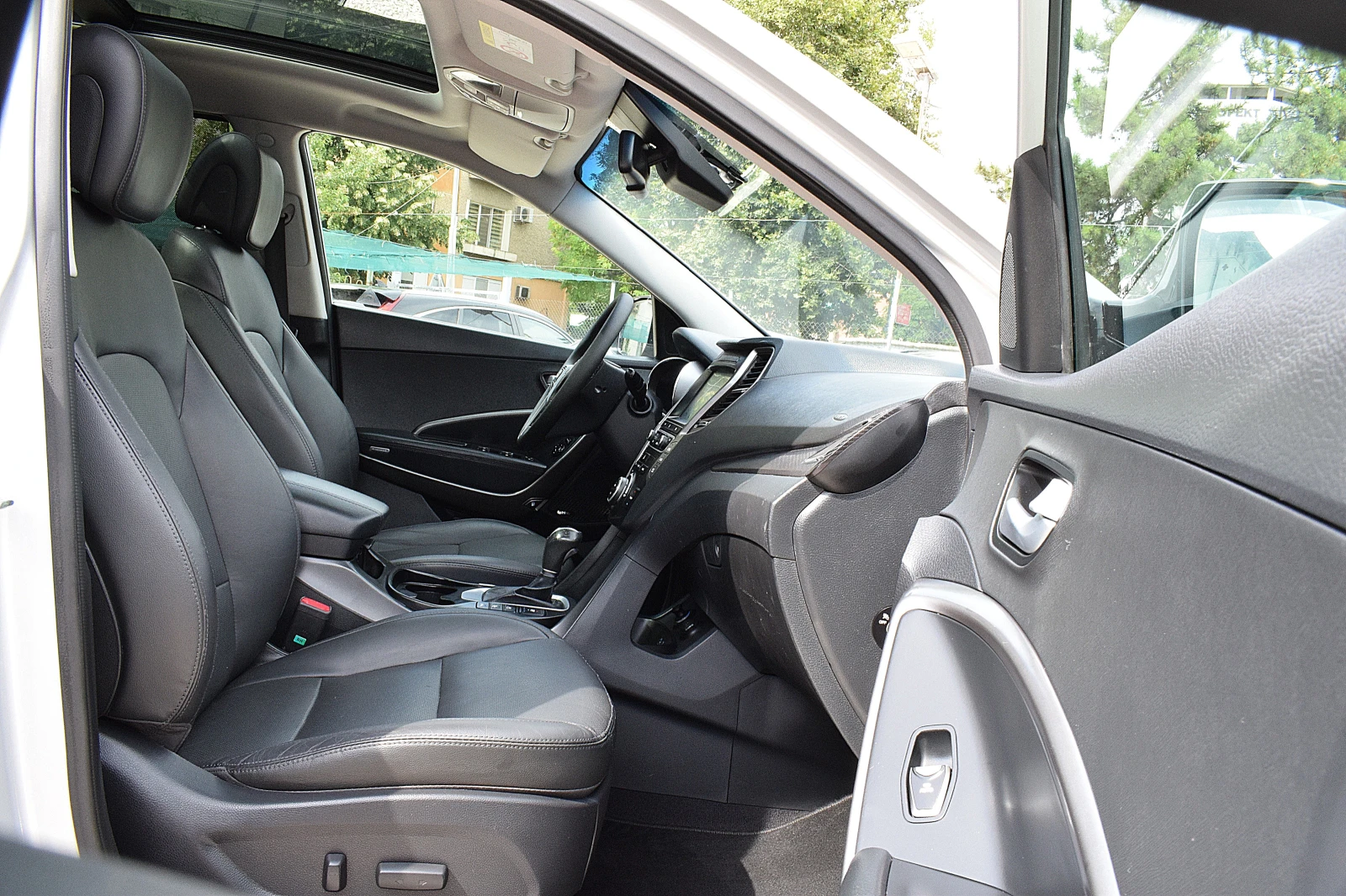 Hyundai Santa fe 2.2ШВЕЙЦАРИЯ-7МЕСТА/ДИСТРОНИК/КОЖА/НАВИ/LANE ASSIS, снимка 13 - Автомобили и джипове - 55317777