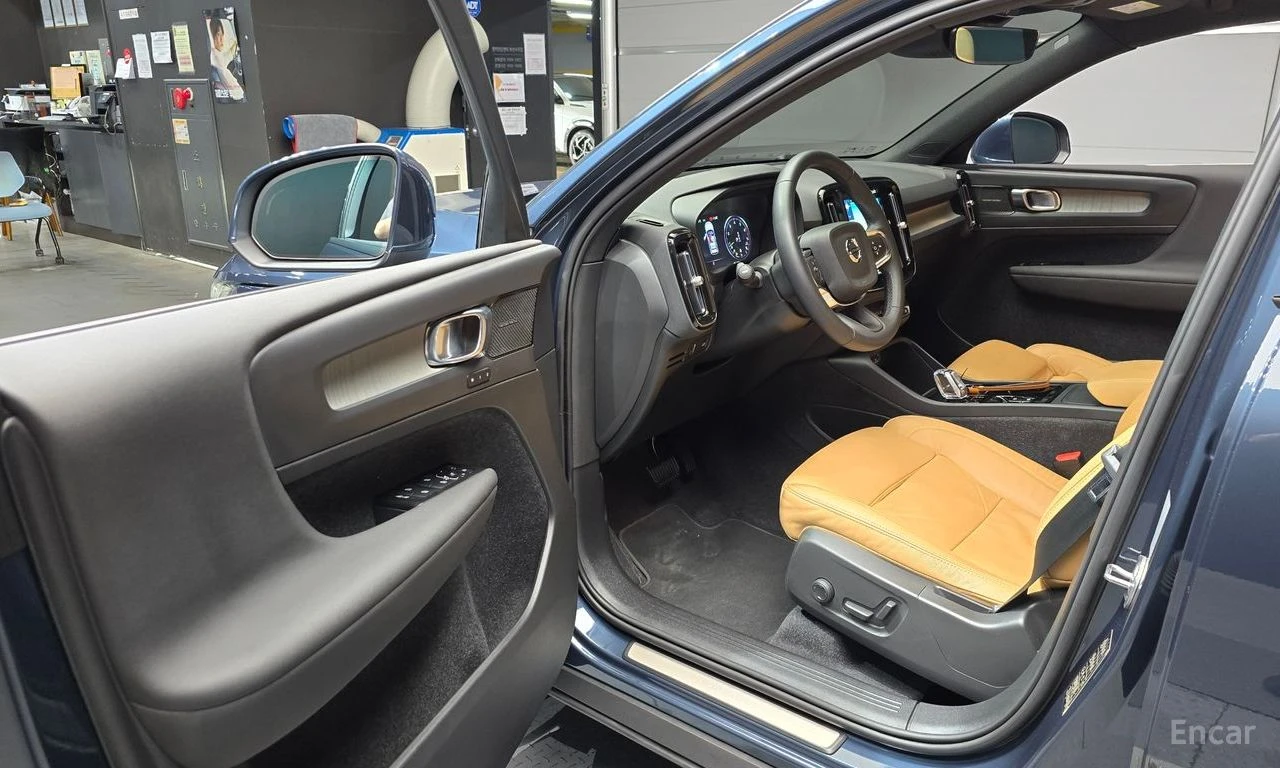 Volvo XC40 INSCRIPTION* ДИГИТАЛНО* ТАБЛО* ПОДГРЕВ* САМОПАРКИР, снимка 5 - Автомобили и джипове - 56076383