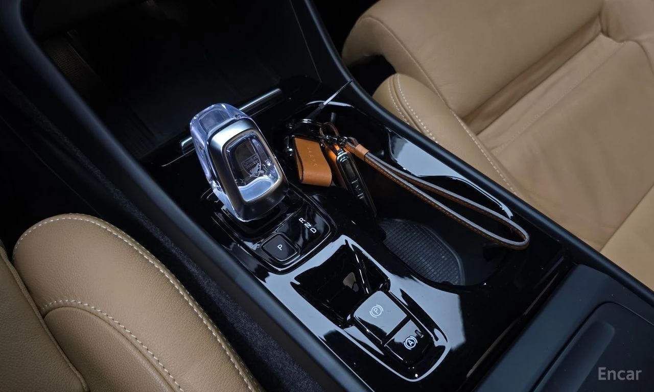 Volvo XC40 INSCRIPTION* ДИГИТАЛНО* ТАБЛО* ПОДГРЕВ* САМОПАРКИР, снимка 9 - Автомобили и джипове - 56076383