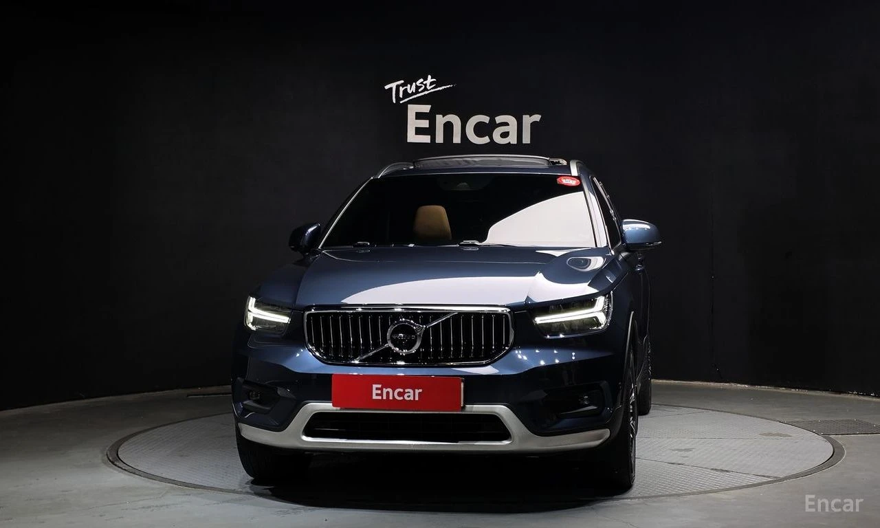Volvo XC40 INSCRIPTION* ДИГИТАЛНО* ТАБЛО* ПОДГРЕВ* САМОПАРКИР, снимка 3 - Автомобили и джипове - 56076383