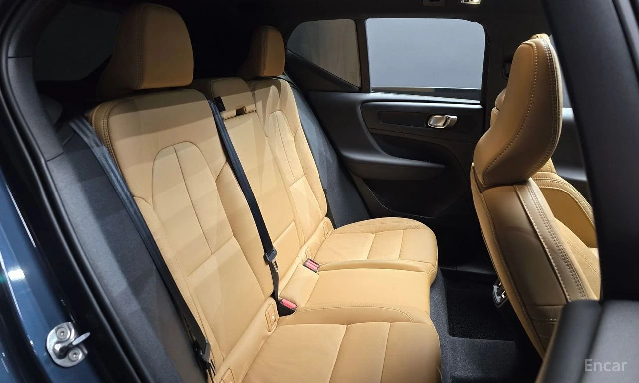 Volvo XC40 INSCRIPTION* ДИГИТАЛНО* ТАБЛО* ПОДГРЕВ* САМОПАРКИР, снимка 11 - Автомобили и джипове - 56076383