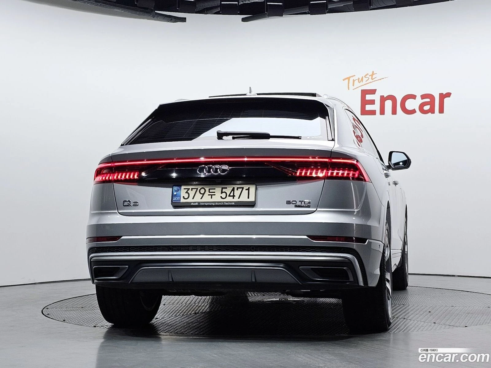 Audi Q8 50 TDI Quattro Premium, снимка 3 - Автомобили и джипове - 56741387