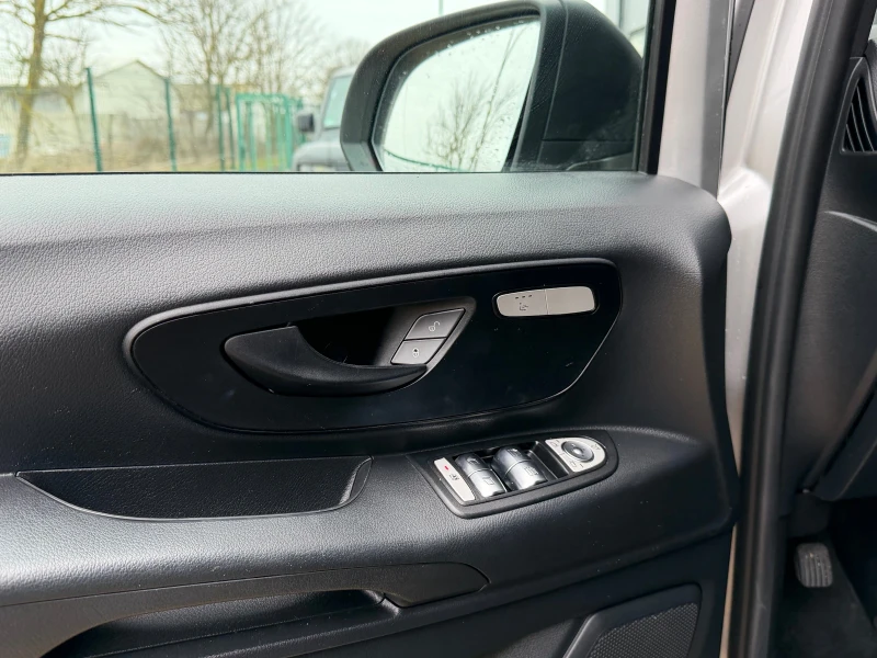 Mercedes-Benz Vito 41 KwH eVito 2019 tourer 8 persons , снимка 17 - Бусове и автобуси - 53499735