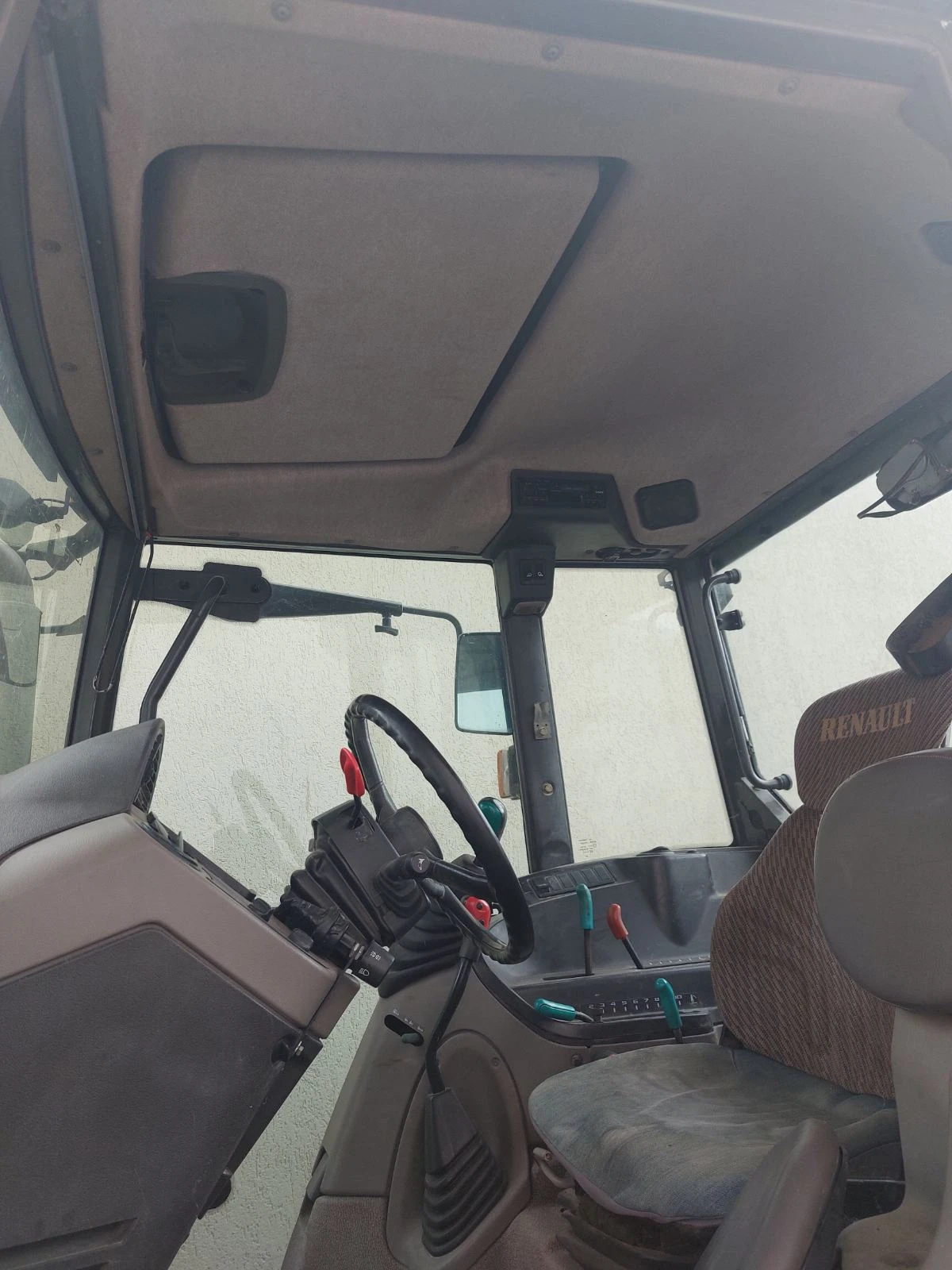 Трактор Renault  - изображение 4