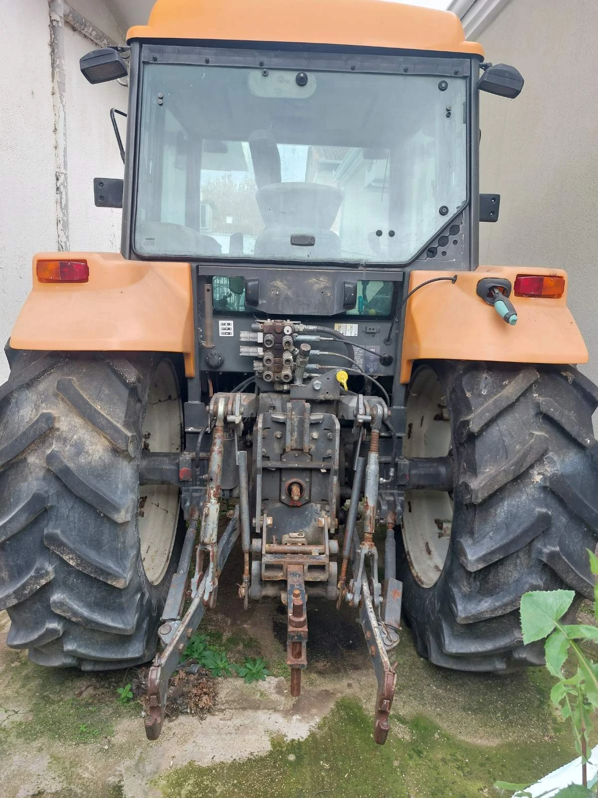 Трактор Renault  - изображение 5