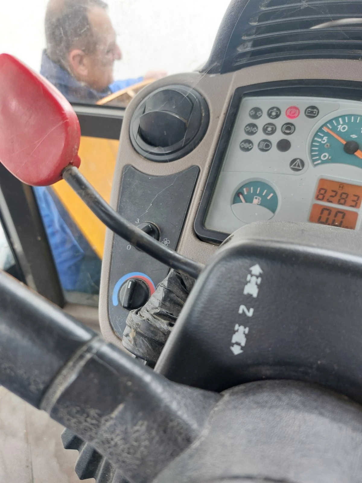 Трактор Renault  - изображение 3