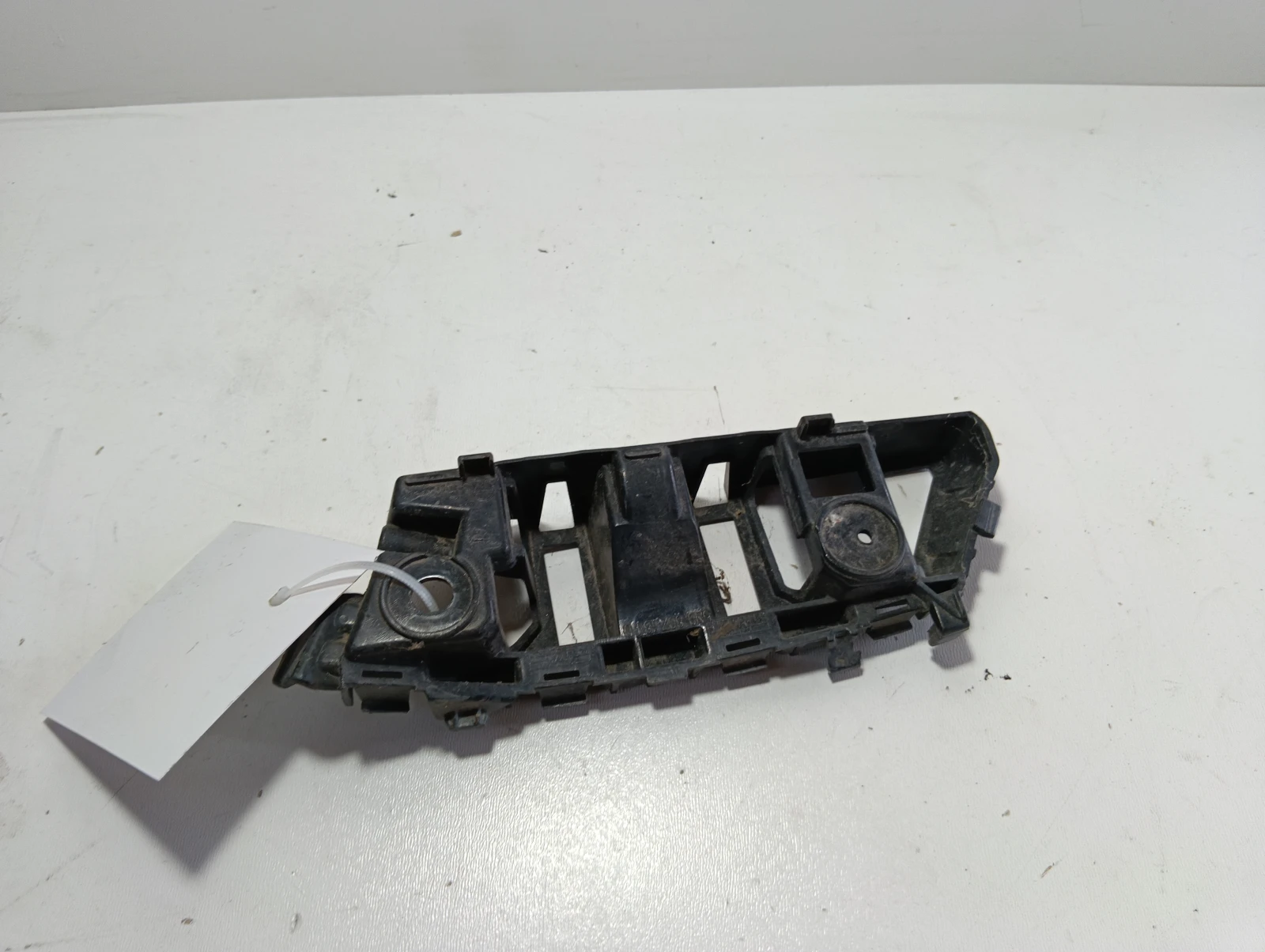 държач за предна броня (десен) 5N0807184D VW Tiguan