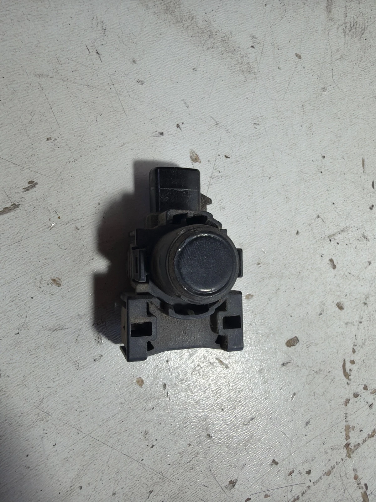 датчик за парктроник KD4767UC1 черен Mazda CX 5