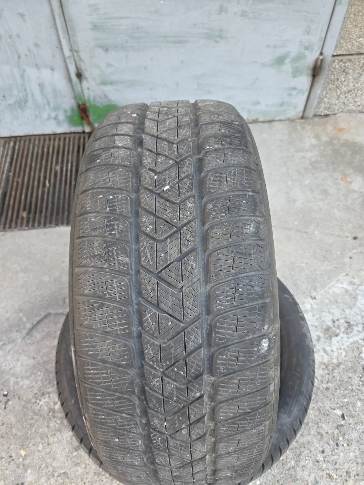 Гуми Зимни 255/50R19, снимка 7 - Гуми и джанти - 55620331