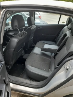 Opel Astra 1.6-116кс СЕДАН, снимка 4