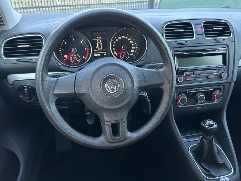 VW Golf 1.6 TDI, снимка 5 - Автомобили и джипове - 47251325