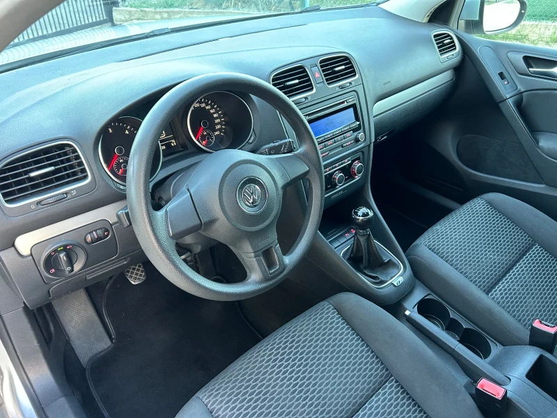 VW Golf 1.6 TDI, снимка 6 - Автомобили и джипове - 47251325