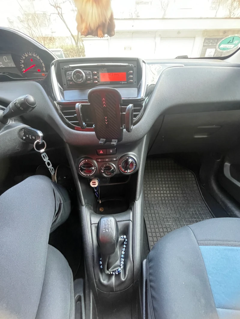 Peugeot 208, снимка 2 - Автомобили и джипове - 48600054