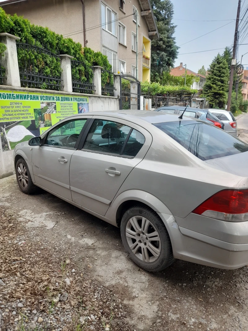 Opel Astra 1.6-116кс СЕДАН, снимка 2 - Автомобили и джипове - 49823904