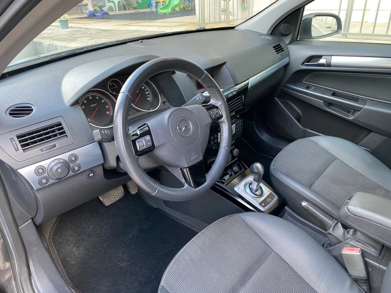 Opel Astra 1.6-116кс СЕДАН, снимка 10 - Автомобили и джипове - 49823904