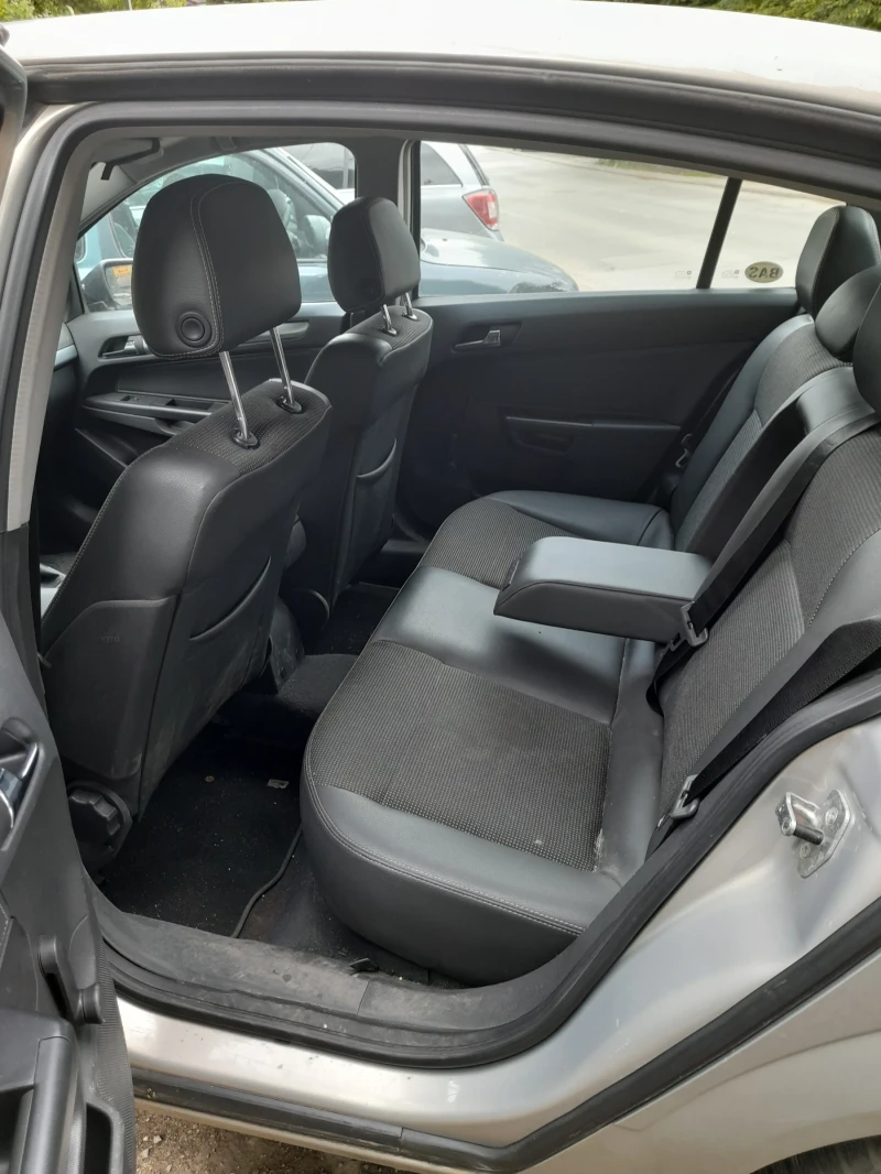Opel Astra 1.6-116кс СЕДАН, снимка 4 - Автомобили и джипове - 49823904