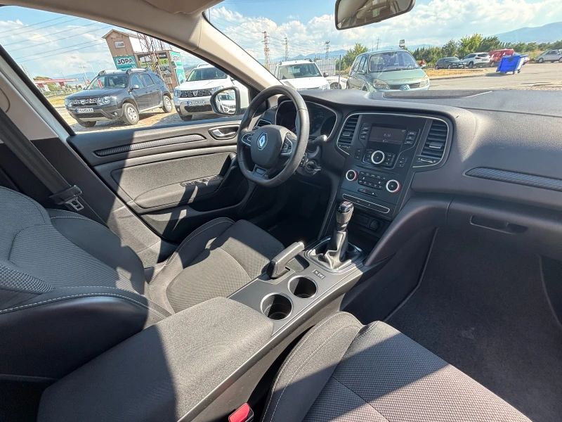 Renault Megane Sedan TCe 140 бензин Stop&Start BVM6, снимка 11 - Автомобили и джипове - 51119092